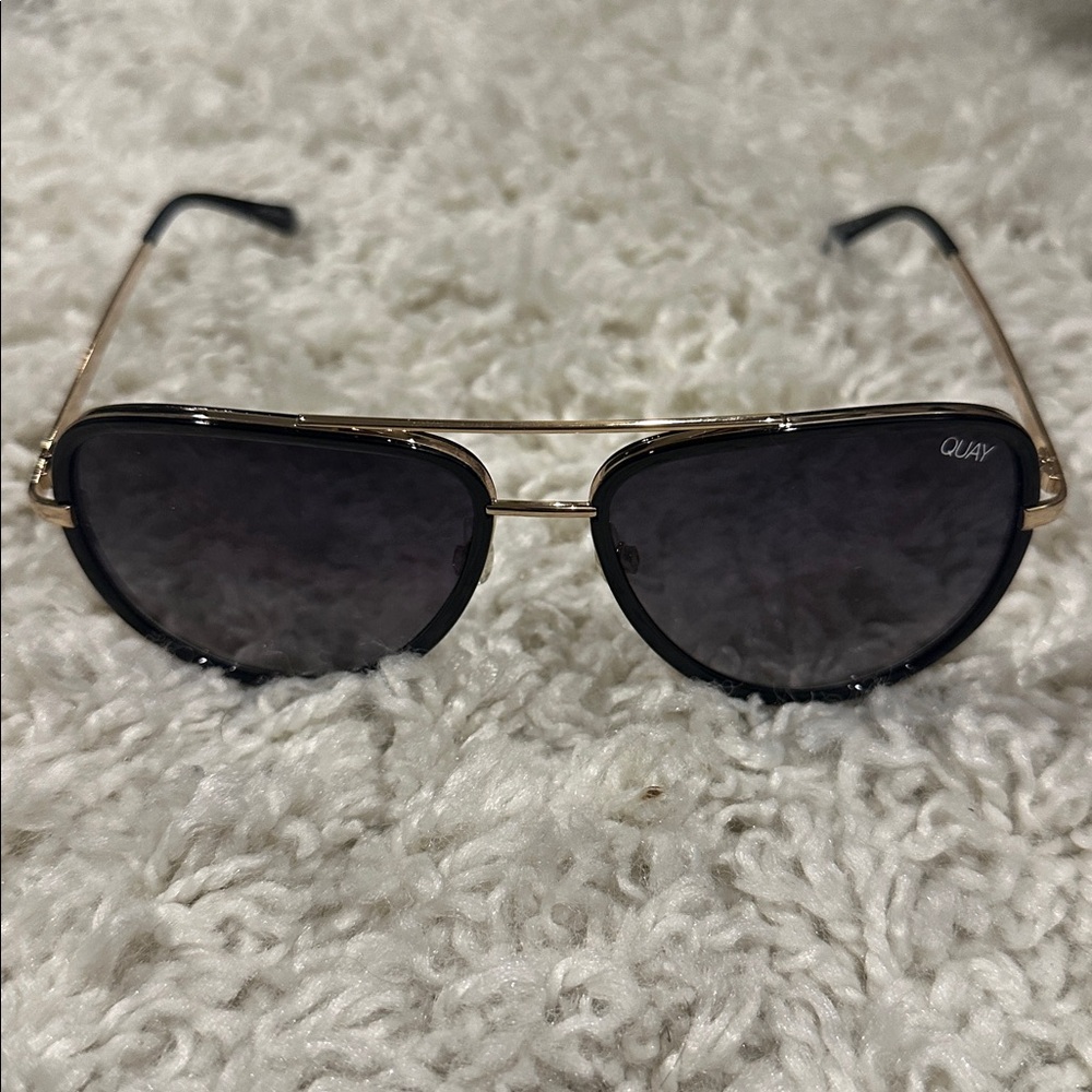 Quay Black and Gold Sunglasses ALL IN women used good condition